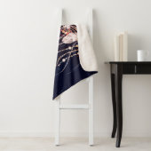 Couverture Sherpa Dreamcatcher, branches, style boho, art numérique. (En situation)