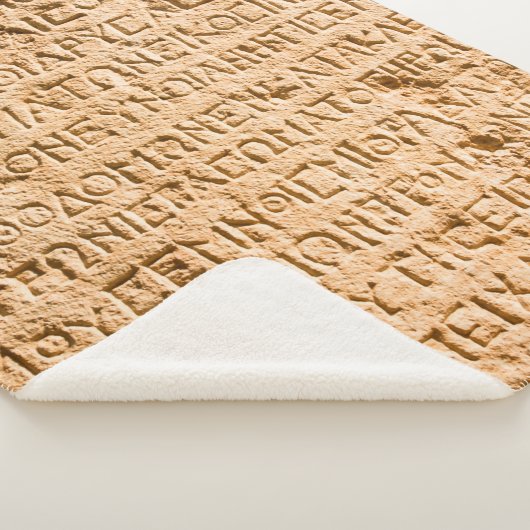 Couverture Sherpa écriture grecque ancienne ciselée sur pierre (3/4)