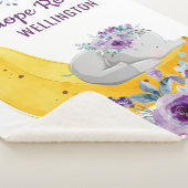 Couverture Sherpa Eléphant mignon sur une banane + Fleurs violettes  (3/4)