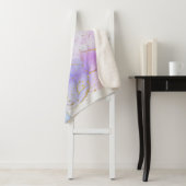 Couverture Sherpa Encre d'alcool rose, pourpre et bleu (En situation)