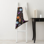 Couverture Sherpa Eric Carle | Caterpillar Black Halloween Motif (En situation)