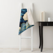 Couverture Sherpa Étoiles célestes et nuages bleus modernes (En situation)