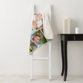 Couverture Sherpa Famille Monogramme Nom 8 Photo Collage Sage Green (En situation)