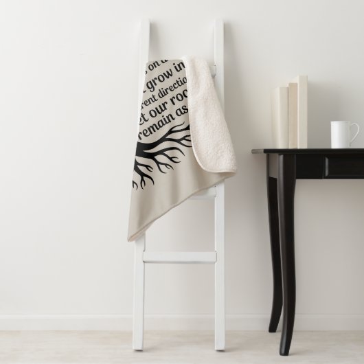 Couverture Sherpa Family Tree Black & Tan Personalized (En situation)