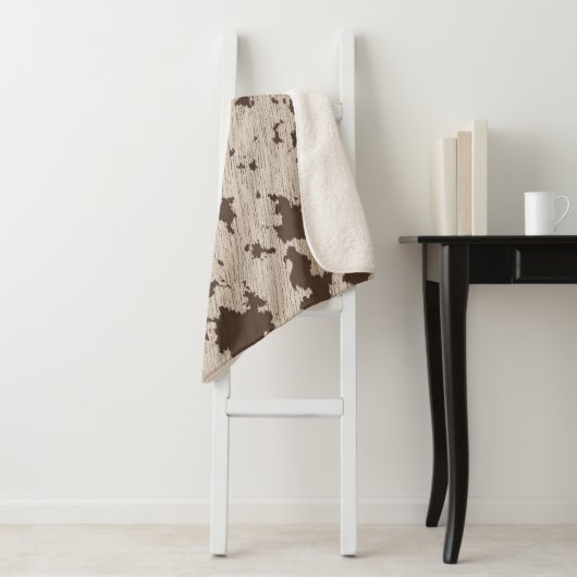 Couverture Sherpa Faux Vache Imprimer Brown et crème (En situation)
