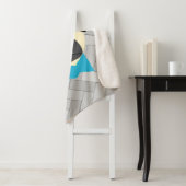 Couverture Sherpa Fawn Pug with bowtie, Herringbone grey (En situation)