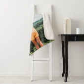 Couverture Sherpa Femme debout près des arbres (En situation)