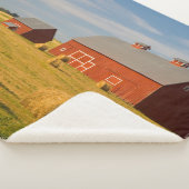 Couverture Sherpa Fermes | Barres rouges près de balles de foin (3/4)