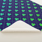 Couverture Sherpa Feuilles de trèfle motif de la Saint-Patrick-53223 (3/4)