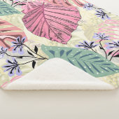 Couverture Sherpa Feuilles tropicaux roses et verts, fleurs bleues. (3/4)