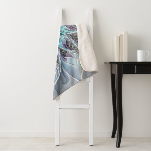 Couverture Sherpa Fleur Abstraite Fractale Moderne Avec Bleu (En situation)