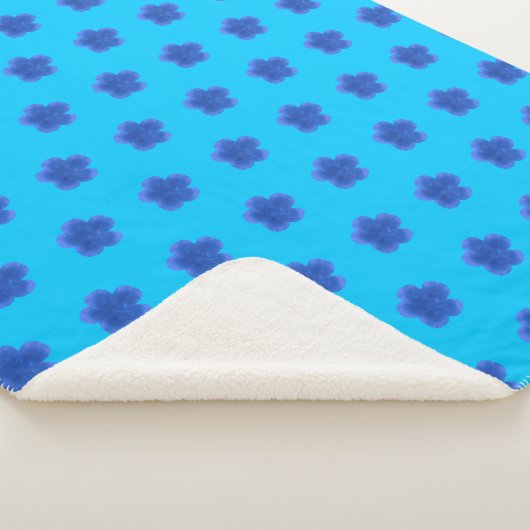 Couverture Sherpa Fleur Rose de mousse Motif sans couture sur bleu c (3/4)