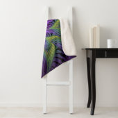 Couverture Sherpa Fleur verte violette Art abstrait fractal moderne (En situation)