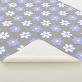 Couverture Sherpa Fleurs bleu ciel et blanc sur gris argent (3/4)