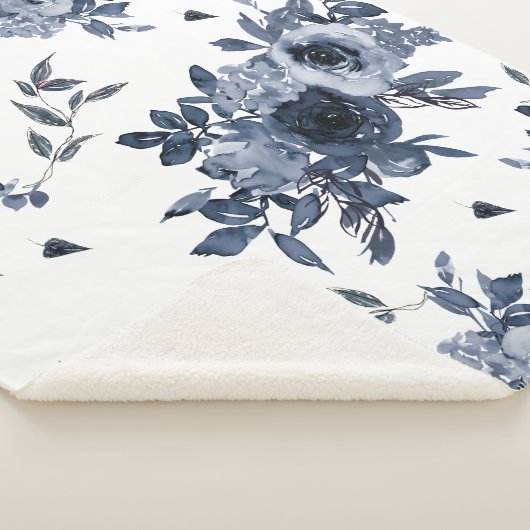Couverture Sherpa Fleurs bleues de la Marine sur blanc (3/4)