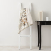Couverture Sherpa fleurs brunes motif sur fond de texture (En situation)