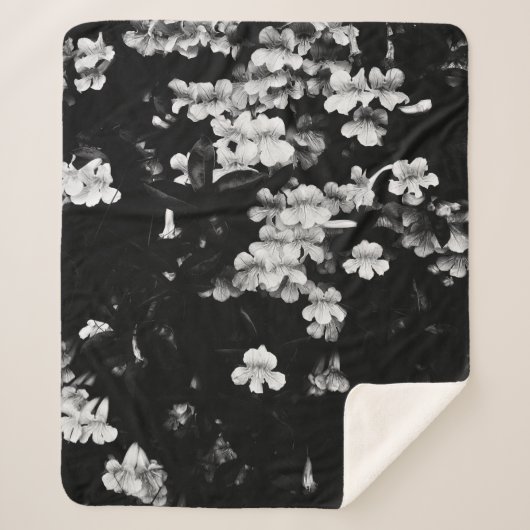 Couverture Sherpa Fleurs de trompette (noir et blanc) (Devant)