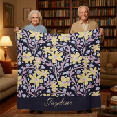 Couverture Sherpa Fleurs Pastel Jaunes Parmi Les Vignes