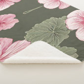 Couverture Sherpa Fleurs roses sur arrière - plan vert (3/4)
