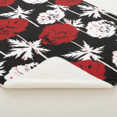 Couverture Sherpa Fleurs rouges, blanches sur le noir. (3/4)