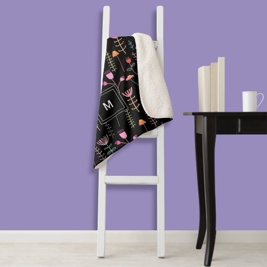 Couverture Sherpa Fleurs sauvages néon sur noir, monogrammed