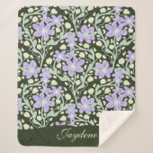 Couverture Sherpa Fleurs violettes parmi les vignes (Devant)