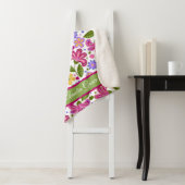 Couverture Sherpa Flore rétro Whimsical en rose et vert (En situation)