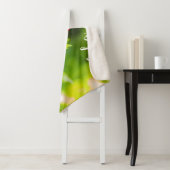 Couverture Sherpa Flower rouge hibiscus (En situation)