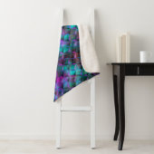 Couverture Sherpa Formes géométriques 3D, tachées rose à bleu lilas (En situation)