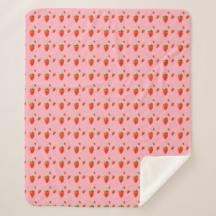 Couverture Sherpa Fraises rouges sur arrière - plan rose