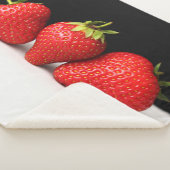 Couverture Sherpa Fraises Sur Noir Sur Blanc Sbcnm (3/4)
