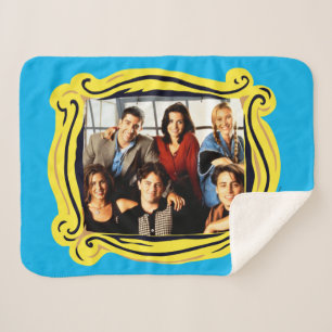 Couverture Sherpa FRIENDS™   Cast assis dans l'appartement de Monica