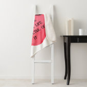 Couverture Sherpa Funny Valentine pink heart (En situation)