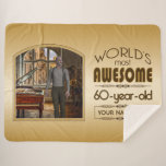 Couverture Sherpa Gold 60th Birthday Meilleur cadre photo personnali<br><div class="desc">Célébrez l'anniversaire marquant de votre personne âgée préférée avec ce cadeau classe qui leur rappelle à quel point ils sont fabuleux. Des lignes épurées et des tons bruns, or et crème composent ce cadre simple mais élégant qui peut être customisé avec votre photo préférée, les noms, les initiales ou d'autres...</div>