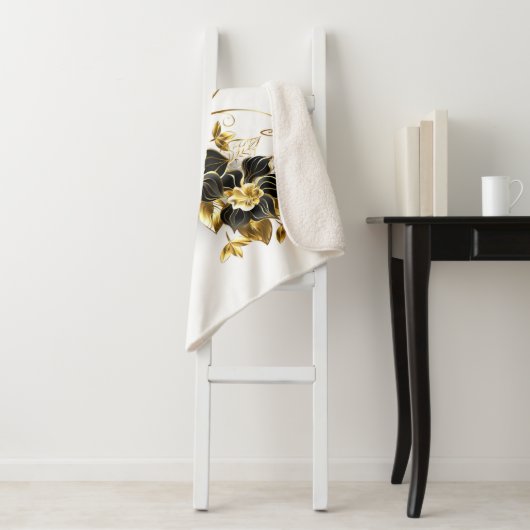 Couverture Sherpa Gold flower Butterfly with Black Orchid (En situation)