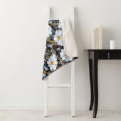 Couverture Sherpa Golden Baroque : Floral Chain Texture (En situation)