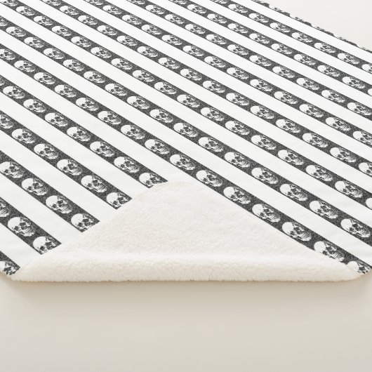 Couverture Sherpa Gothic striped pattern with skulls (3/4)