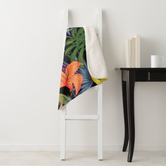 Couverture Sherpa Graphique de fleur d'Aloha de Hawaii tropical (En situation)