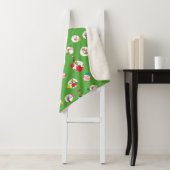 Couverture Sherpa Grinch | Motif de points de Noël (En situation)
