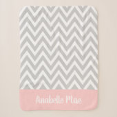 Couverture Sherpa Gris et rose chevron bébé monogrammé (Devant)