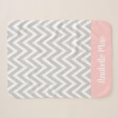 Couverture Sherpa Gris et rose chevron bébé monogrammé (Devant (Horizontal))