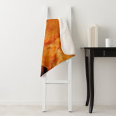 Couverture Sherpa Gros plan de chips juteux, croustillants sur plaqu (En situation)