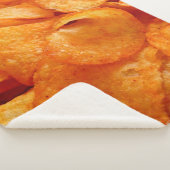 Couverture Sherpa Gros plan de chips juteux, croustillants sur plaqu (3/4)
