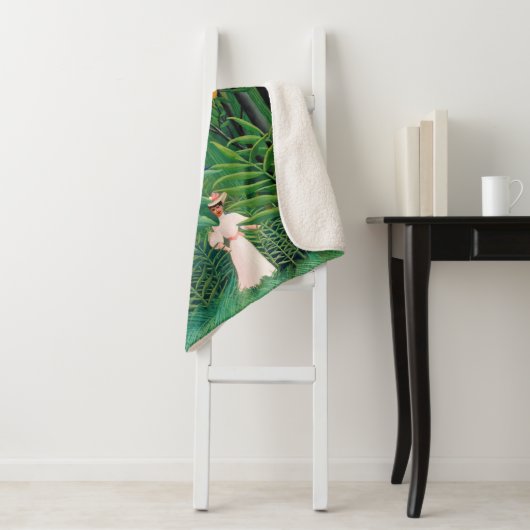 Couverture Sherpa Henri Rousseau - Une femme marche dans une forêt e (En situation)