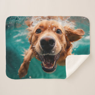Couverture Sherpa Heureux Golden Retriever Nageant Sous L'eau