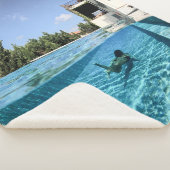 Couverture Sherpa Homme en piscine le matin (3/4)