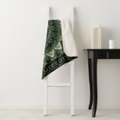 Couverture Sherpa Hosta Mandala personnalisé en vert foncé (En situation)