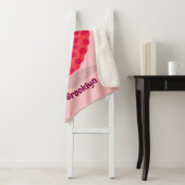 Couverture Sherpa Illustration de litchee rose mignon (En situation)