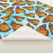 Couverture Sherpa Illustration de papillon monarque sur les nuages (3/4)