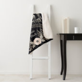 Couverture Sherpa Illustration du château de Fairytale noir et blanc (En situation)